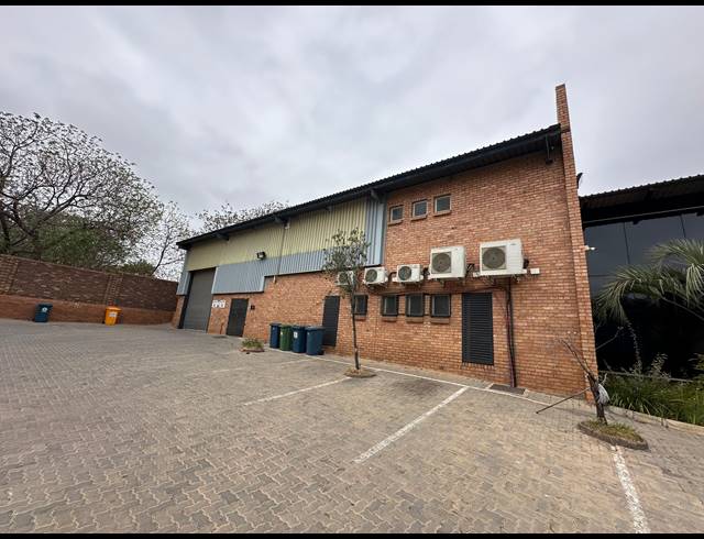 2,221M² WAREHOUSE TO LET IN NORTH RIDING